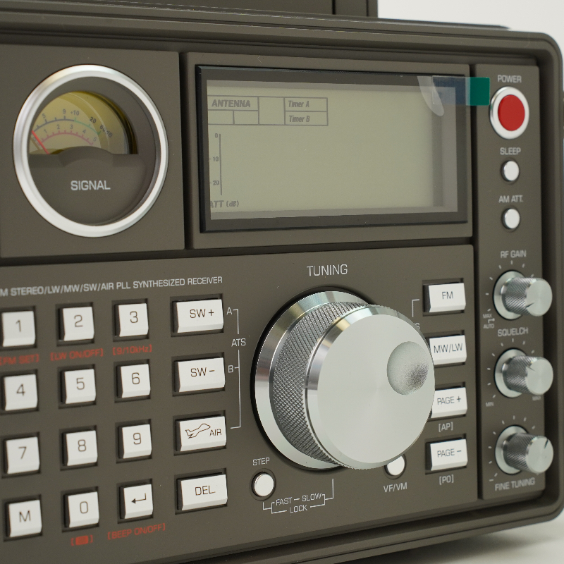 фото всеволнового радиоприемника Tecsun S-2200x со стороны валкодера